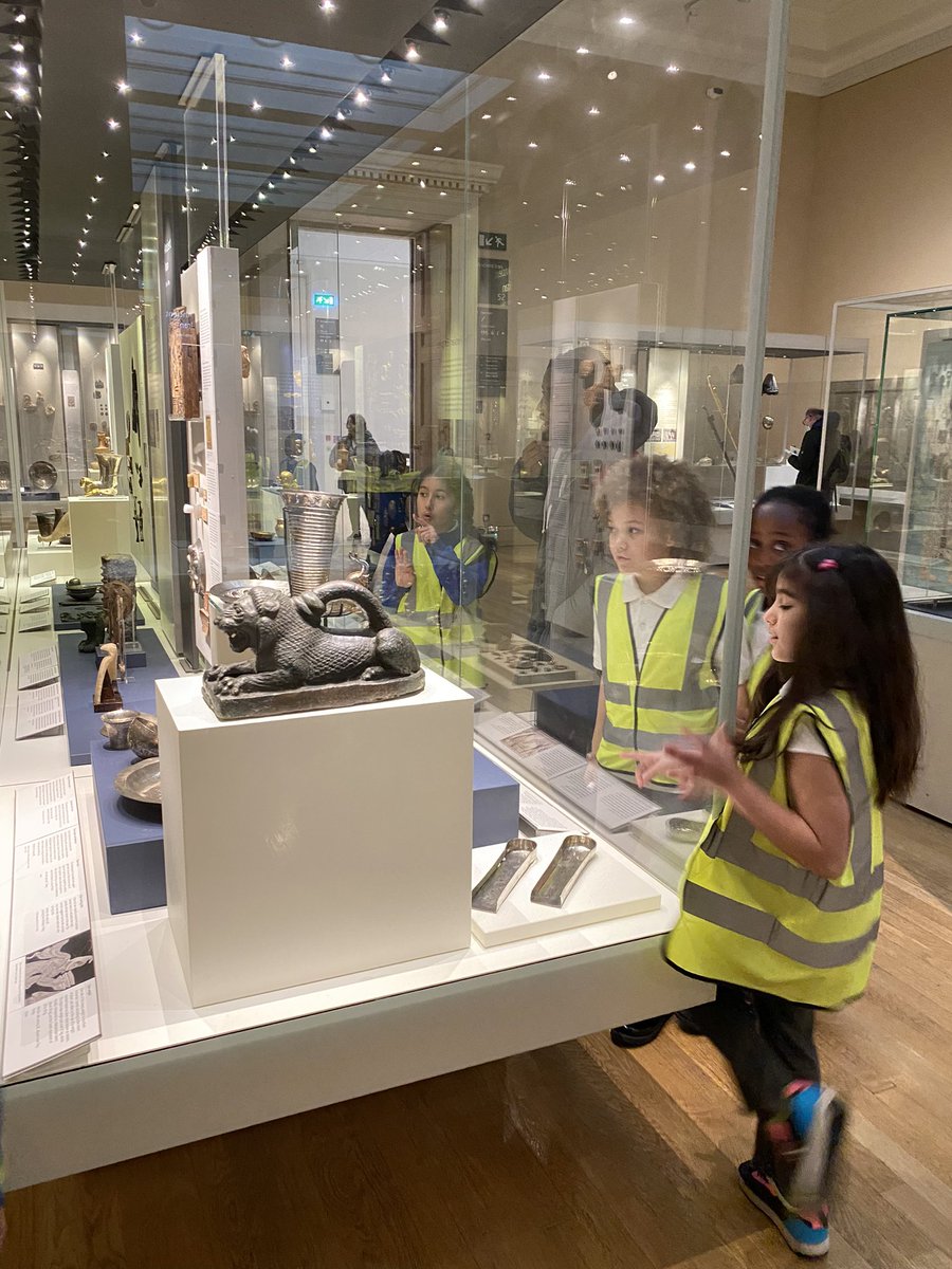 MsKBShaikh's tweet photo. 4W in there element at the British Museum, enjoying the different galleries, especially discovering artefacts found during Roman Britain! @britishmuseum @woodberrydownN4 @MSDinahW @NewWaveFed https://t.co/mTTglTDZr8