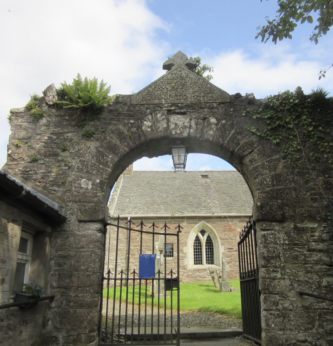 jeelyeater1's tweet photo. #MuttonChopsInChurches  #AnimalsInChurchesHour Rev Thomas Hardy DD, minister of Fowlis Wester @churchscotland near Crieff, Perthshire. With a font and #stainedglass in his memory (Window by #StephenAdam Studios). https://t.co/yiLFwo9Eej