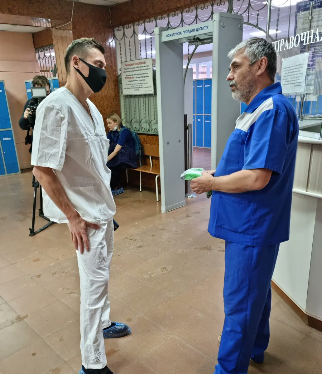 Alexanderlegkov's tweet photo. Сегодня увидел обращение целой группы уважаемых врачей, они просят прислушаться к ним. Понимаю, что именно они ближе всего к пониманию того, что происходит и что еще может произойти... И вместе с ними прошу - прислушайтесь к тому, что они говорят... https://t.co/nswVeXzoCB