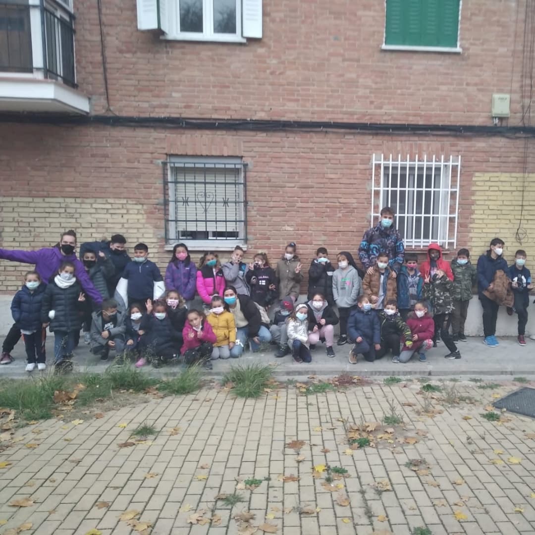 Ayer, celebramos el #díadelosderechosdelainfancia con la @la_coordinadora y otras asociaciones de Vallecas.
Pasamos la tarde disfrutando de un espectáculo de risas y música, y después nos tomamos un chocolatito. #krecerconderechos #cpimadrid @fundlacaixa @madridfamilias