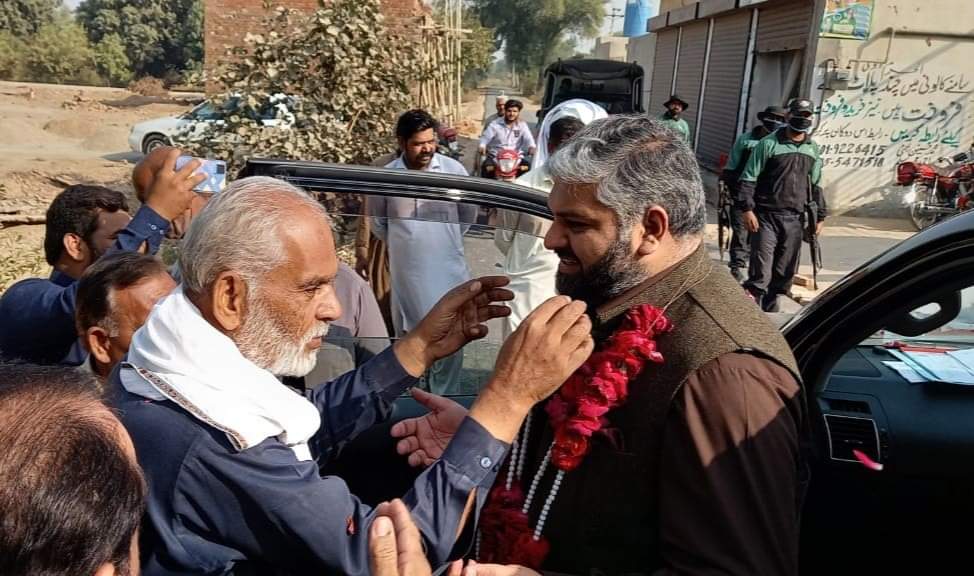 TeamZHQ's tweet photo. MNA Makhdoomzada Zain Hussain Qureshi inaugurated the free Ambulance Service for Poor People in Union Council Karpalpur.
The service is sponsored by #ChildrenOfAdam and organised by Aman Welfare. https://t.co/dmoOGxCJI7