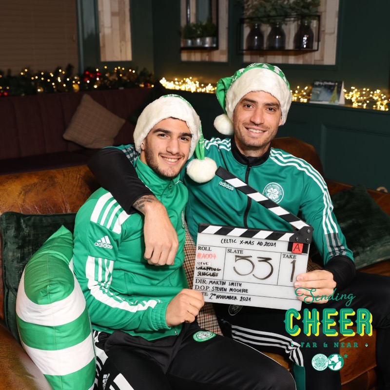 CelticFC's tweet photo. 💌🌏🌟 First class 𝗯𝗲𝗵𝗶𝗻𝗱 𝘁𝗵𝗲 𝘀𝗰𝗲𝗻𝗲𝘀 images from this year's #CelticChristmasAd! 📸🎬