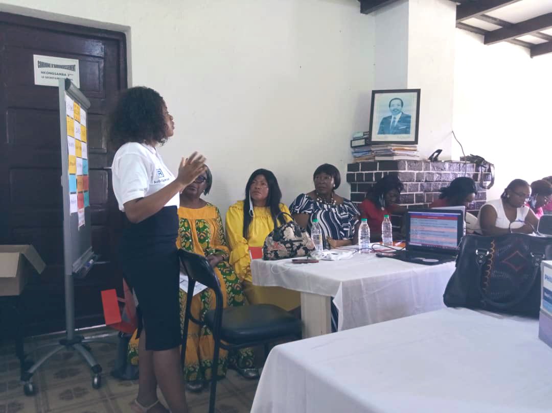 ActivSpaces's tweet image. Après les communes partenaires #PRADEC du nord c’est au tour des femmes commerçantes du #Moungo de recevoir l’atelier de formation sur les techniques de vente en ligne via les réseaux sociaux (Whatsapp business et Facebook MarketPlace) par Activspaces dans la ville de #Nkongsamba