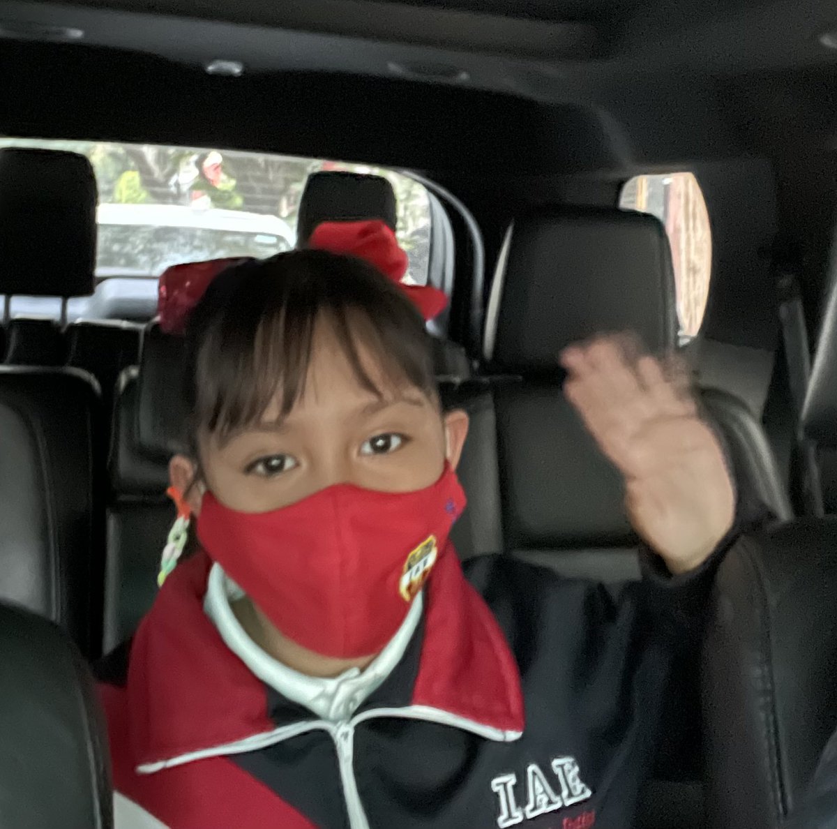 MEXCHAMPIONS's tweet photo. Hola @aesquinca me llamo Renta y voy  #CaminitoALaEscuela en un elefante volador, te cuento mi chiste corto… Porque el burro siempre se preocupa por sus hijos? Porque siempre está… hijaaaa, hijaaaaa! Saludos espero ganarme un #OsitoCumplidorDeDeseos https://t.co/PkBsnrDc4t
