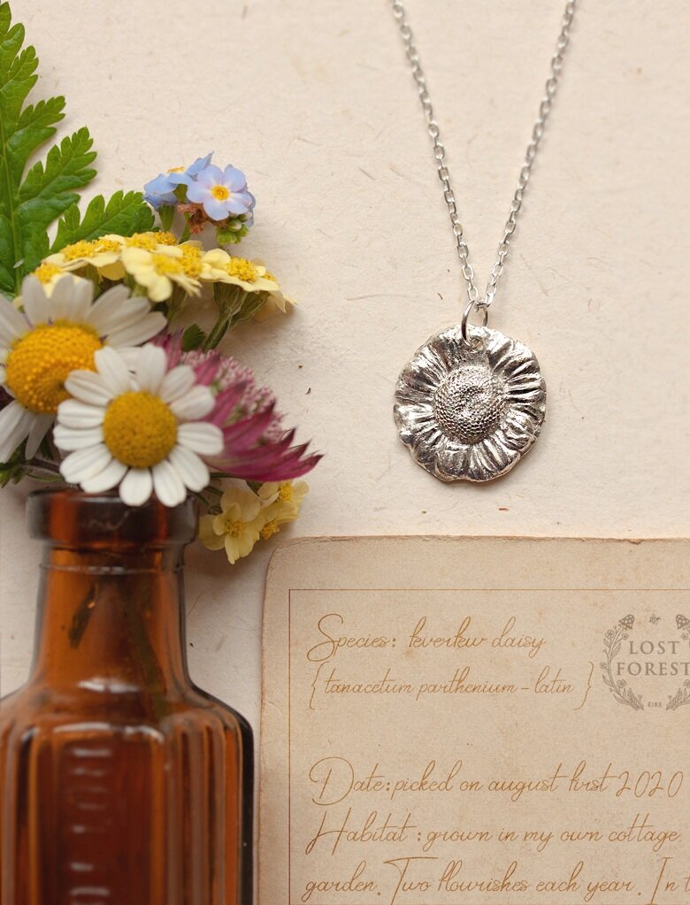 LostForestShop's tweet photo. Handcrafted treasures for nature lovers this festive season. All handmade in Irelands hidden heartlands with real native botanicals 🍀 https://t.co/IT2xLf4vGX #IrishXmasPresents #IrishGifts #IrishGiftIdeas #ShopLocal #BuyIrish #GiftBetter #SupportLocal #WearingIrish https://t.co/J3tDXpqpAS