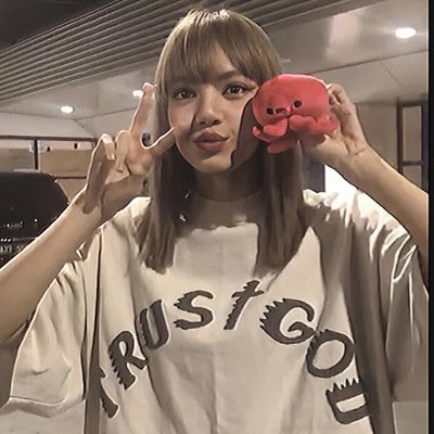 sincerelyaaan's tweet photo. Get well soonest Lili. I pray for your fast recovery and negative results for the other members. You are strong to overcome this challenge and know that we love you always 🥺❤️ @BLACKPINK https://t.co/VQ4Zx4iJxo