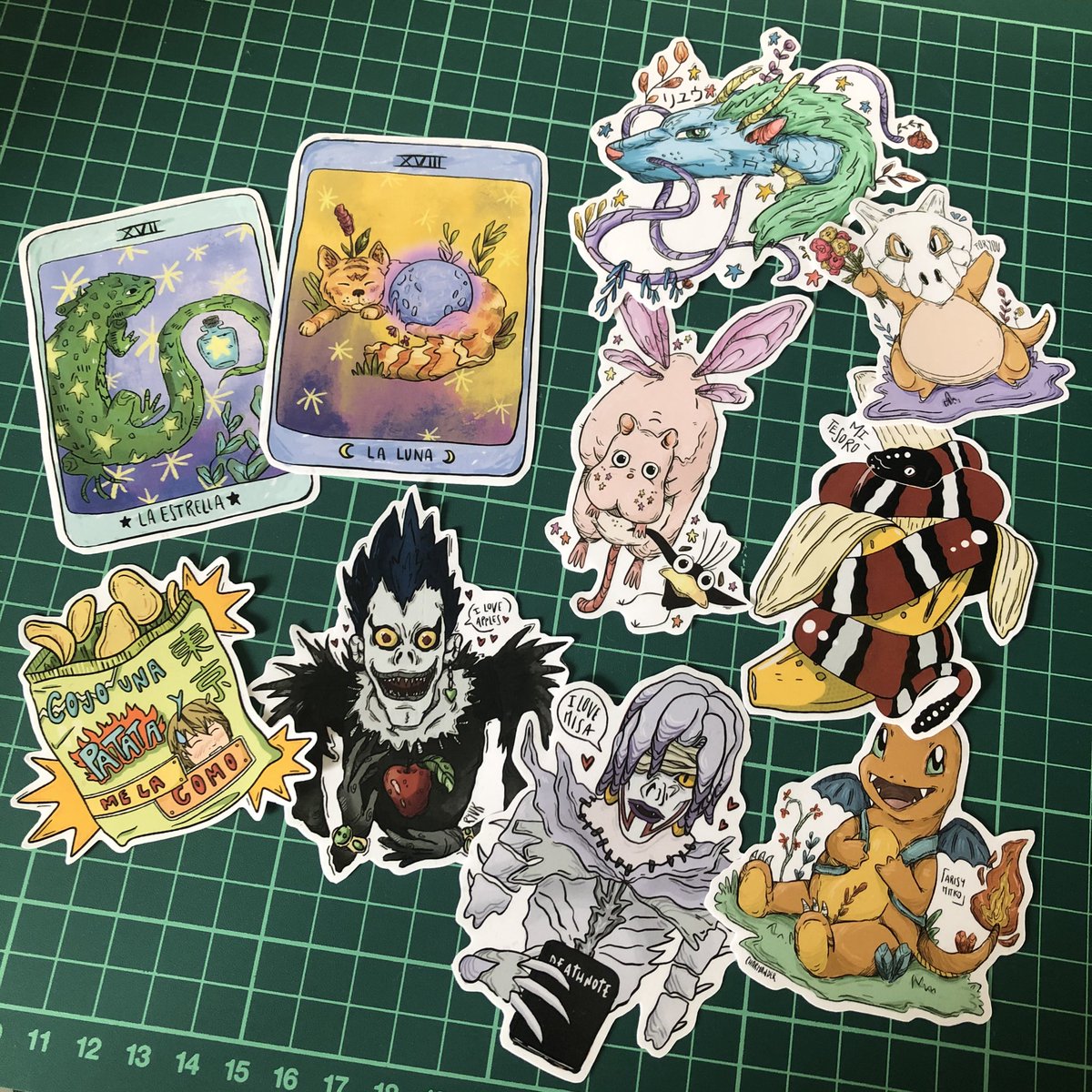 mmitkkoc's tweet photo. @JW_Arte Hola! Soy Marina y voy a estar en el stand 144 vendiendo pegatinas, prints, marcapáginas, algunas camis, packs sorpresas y comisiones para que tengáis un recuerdo ilustrado de la Japan 🌿 dadle amor a los que estamos en las esquinitas💘 https://t.co/dENpi5lyyp