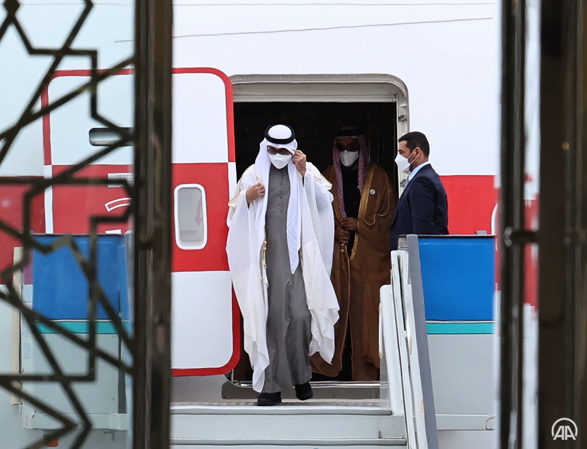 هنا القاده حين تفرض نفسُها و ثِقلها 
والله إنّه من هيبتك ترتجف أوطان يا بوخالد♥️♥️