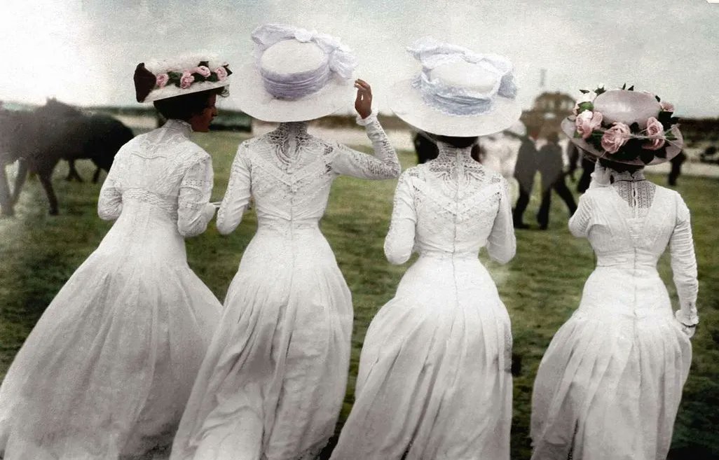 janeyellene's tweet photo. Edwardian ladies enjoying a day at the races in 1908. https://t.co/BCGyiFoJ7Q