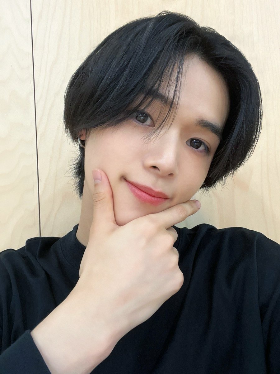 fanofkei's tweet photo. Him<33💚 https://t.co/OiNTRWx3rh