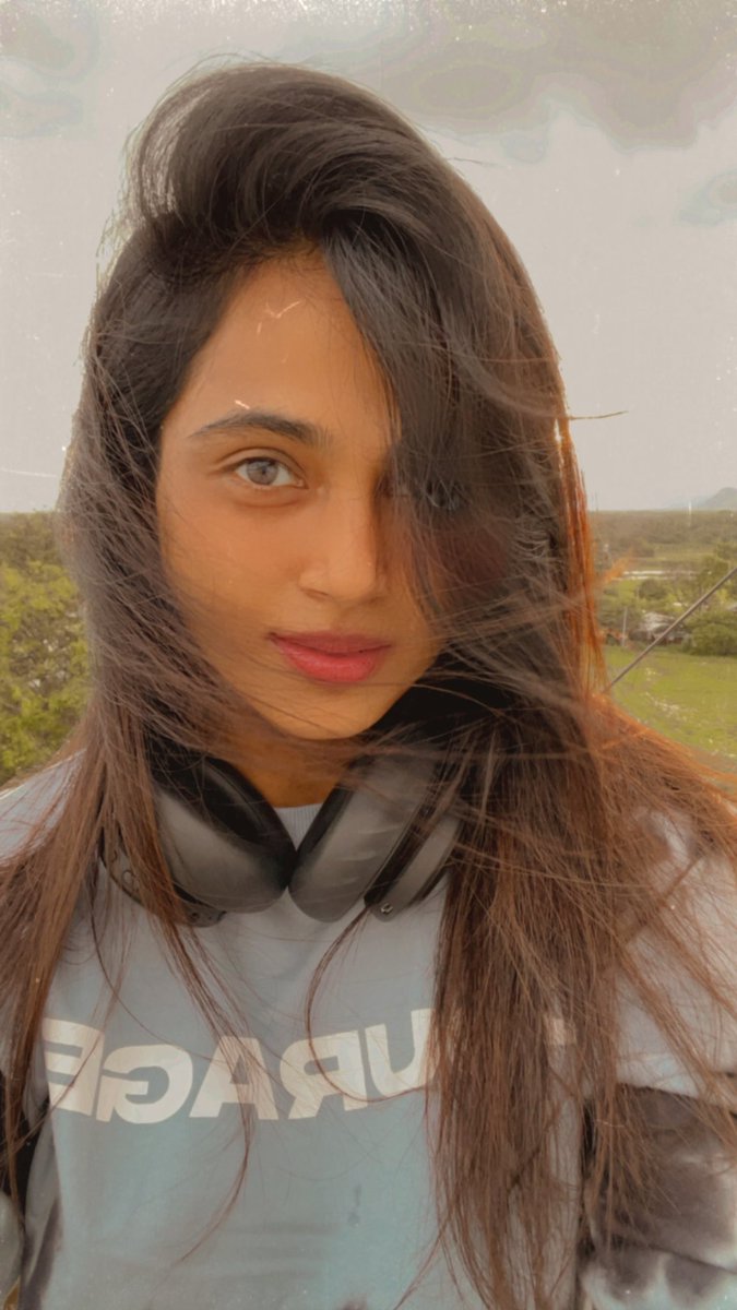 iamramyapandian's tweet photo. When breeze calms your mind you can take a selfie 😋 https://t.co/9DsllbRAye