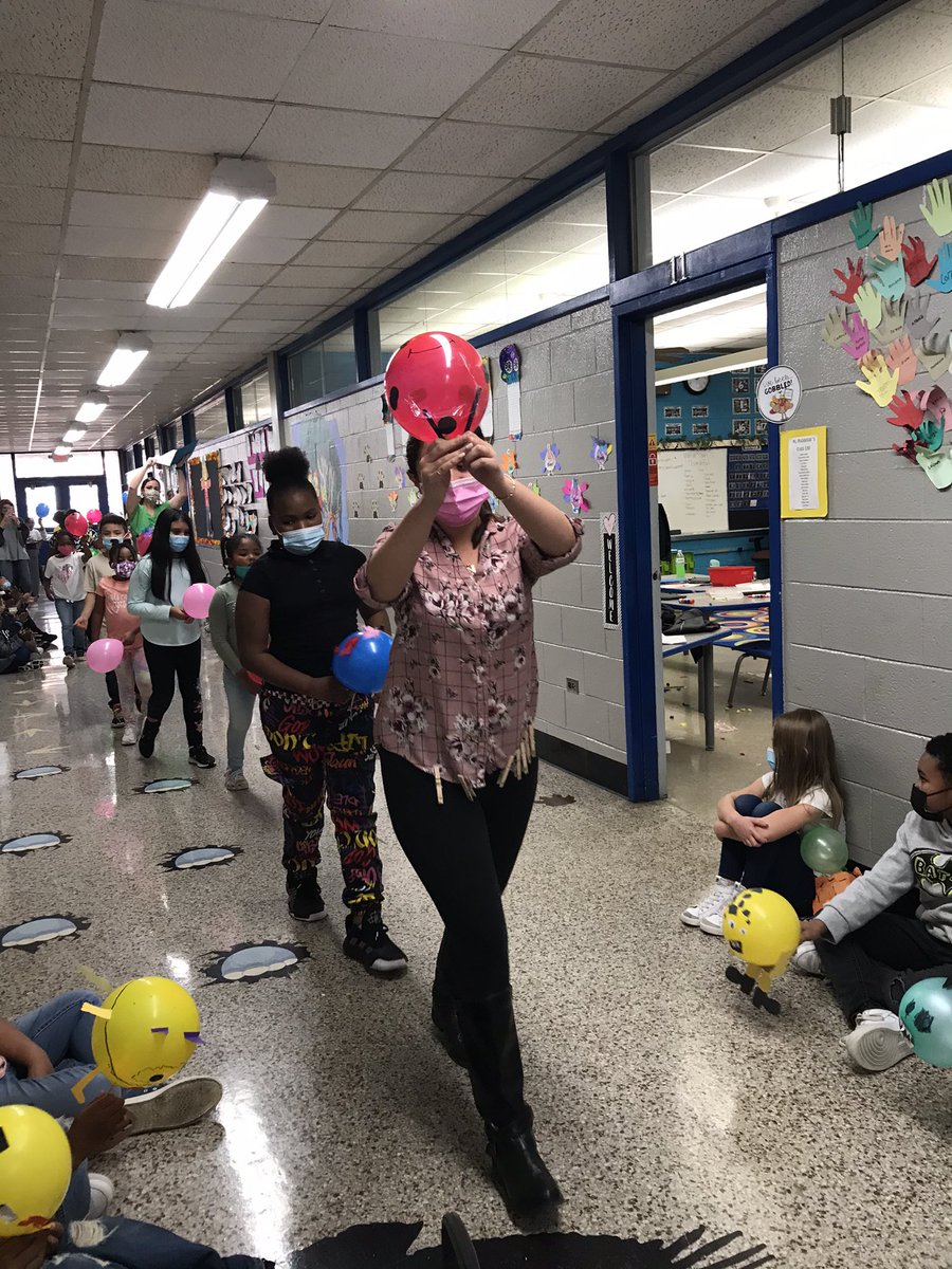 MrsGilmore6's tweet photo. What is Thanksgiving without the Macy’s parade? After reading Balloons of Broadway. We created our own “Mossy Day Parade”@UNCGMSPS! We had Spongebob, Peppa Pig and many more creations. Thanks @BPratts_Class and Ms. Mazariego for helping to continue make learning fun! https://t.co/eASRtHo78a