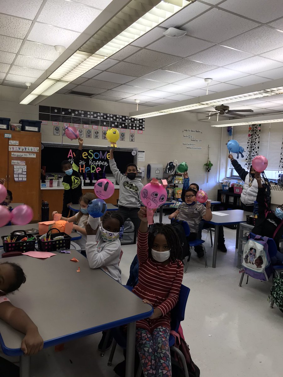 MrsGilmore6's tweet photo. What is Thanksgiving without the Macy’s parade? After reading Balloons of Broadway. We created our own “Mossy Day Parade”@UNCGMSPS! We had Spongebob, Peppa Pig and many more creations. Thanks @BPratts_Class and Ms. Mazariego for helping to continue make learning fun! https://t.co/eASRtHo78a