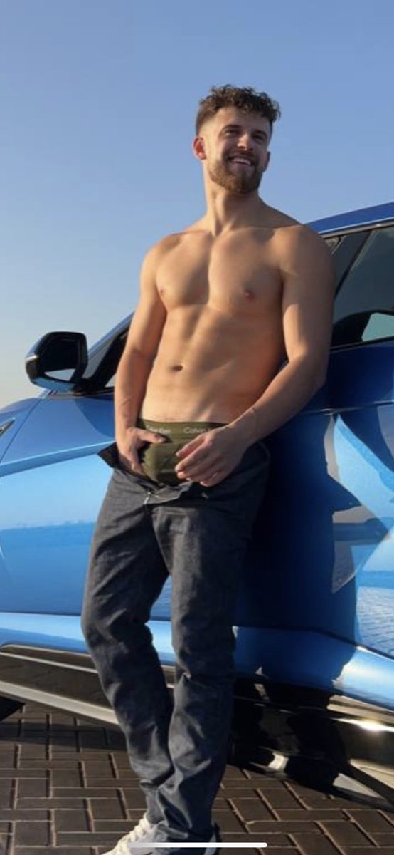 Je crois que plus d’un voudrait la lui tenir 🥵