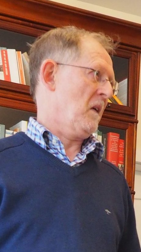 ITGBrussels's tweet photo. #picoftheday Brian Holland, playing The Clerk: with lots of witty one-liners, and outspoken tongue-in-cheek - ‘an ill bird who fouls his own nest’ - promises you an evening of laughter and light entertainment. https://t.co/bBsJG4X7WK https://t.co/6QPS2Zq1zS