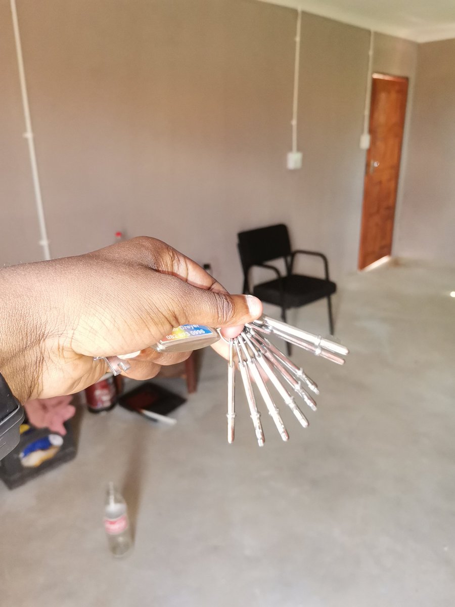 Nkanyisosach's tweet photo. @Anele Ladies work hard and create your own wealth,Before you end up on #DiskiDivas fighting over resources of Men with other women,Personalised 🗝 key https://t.co/ZPqOibB8GV