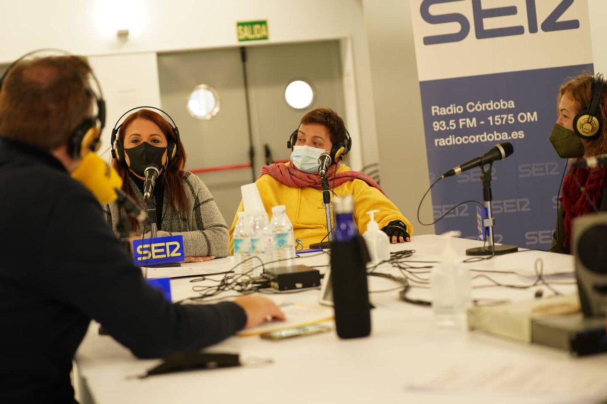 Fepamic's tweet photo. 📻 #Fepamic, protagonista en @HoyPorHoy con motivo de la Semana de la Discapacidad
🗣️ @SaritisimaRo: “Queremos que no se nos nieguen oportunidades”
📆 Descubre nuestro planning y la jornada de deporte adaptado con @clubtrotacalles y #MoverteDaVida
🎙️👇🏻
https://t.co/nGsmHnEbkd https://t.co/G5HGOJ6AsH