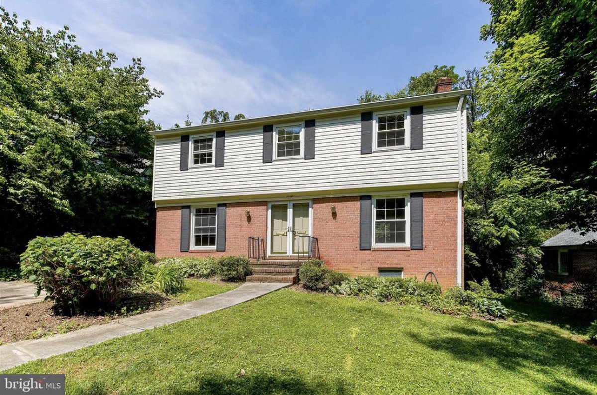 ayyeeron25's tweet photo. I love a nice before and after. My newest listing is done! 7112 Oxford Road, Baltimore, MD https://t.co/jpJhJQwIB1