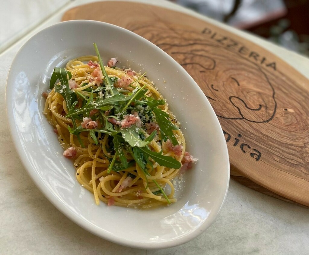11月25日（木）から
オイルベースパスタが新しくなります🔥

生ハムとルッコラのペペロンチーノ

イートイン、デリバリー共にご注文いただけます。

25日（木）
イートイン：ランチ+ディナー共にまだまだご案内できます
デリバリー：こちらもご予約お待ちしてます。