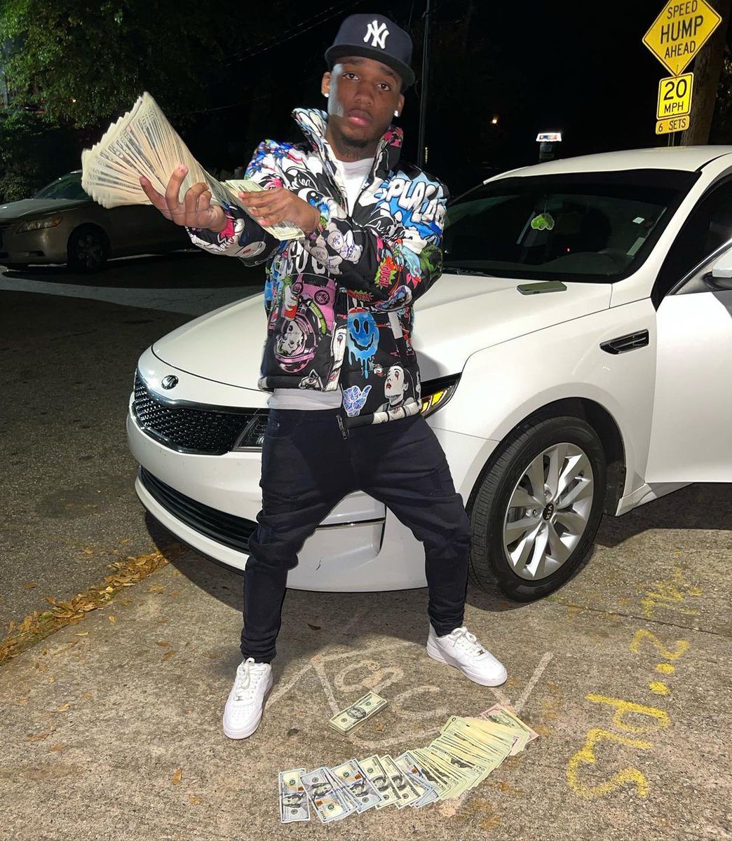 Wake up and count up a check, I'm a flexer 💵 🤑 <a href="/FNDaDealer/">FN DaDealer</a> #SlattBizness
Only future millionaire will fav this tweet