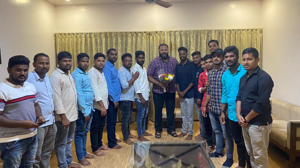 NanjangudMLA's tweet image. ಮೈಸೂರು ವಿಶ್ವ ವಿದ್ಯಾನಿಲಯದ ದಲಿತ ವಿದ್ಯಾರ್ಥಿಗಳ ಒಕ್ಕೂಟ(ರಿ) ನೂತನ ಅಧ್ಯಕ್ಷರಾಗಿ  ‘ಮಣಿಕಂಠ ಸ್ವಾಮಿ’ ಅವರು ಆಯ್ಕೆಯಾಗಿದ್ದು, ವಿ.ವಿ. ವಿದ್ಯಾಥಿ೯ಗಳು ಇಂದು ನಮ್ಮ ‘ಭೀಮಸದನ’ ನಿವಾಸಕ್ಕೆ ಭೇಟಿ ನೀಡಿದ್ದರು ಅವರಿಗೆ ಶುಭ ಹಾರೈಸಿದ್ದೇನೆ.

#youths #students #scststudents #mysoreuniversity #nanjungudmla