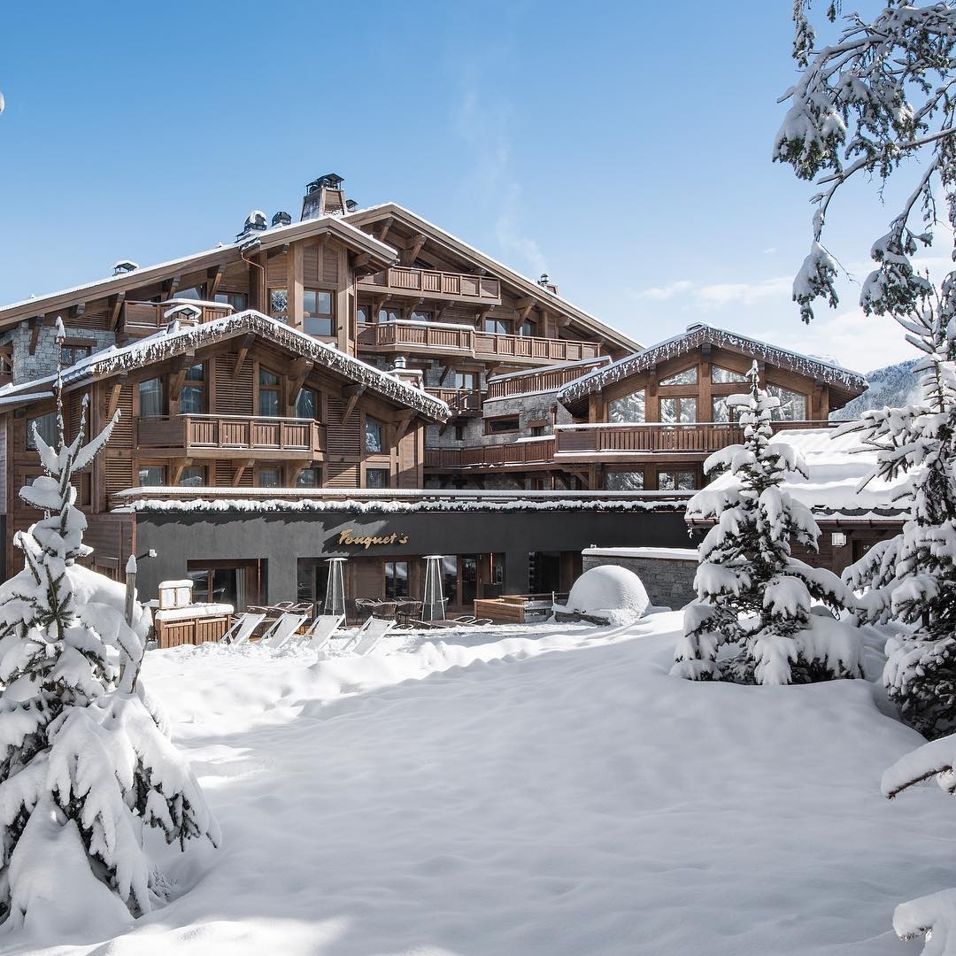 Westay's tweet photo. Les Neiges is a welcoming Palace that perpetuates the warm authenticity of a mountain chalet showcased with elegant contemporary furniture. Guests have direct access to the ski slopes, ski room, spa, pool, and private cinema room throughout the day
#westay #luxurytravel #travel https://t.co/HYewgFplkk