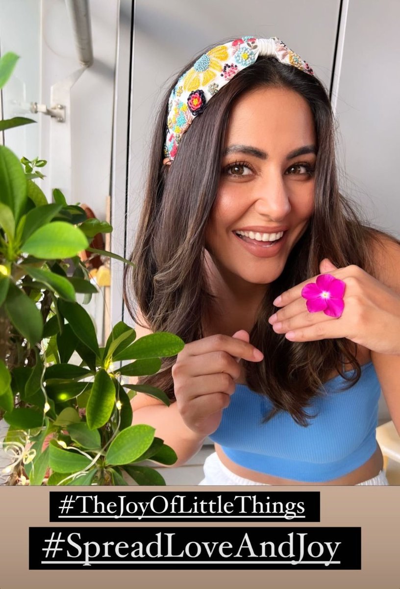 This khubsurat insaan 🌸❤😍🧿

#TheJoyOfLittleThings
#SpreadLoveAndJoy

@eyehinakhan #HinaKhan