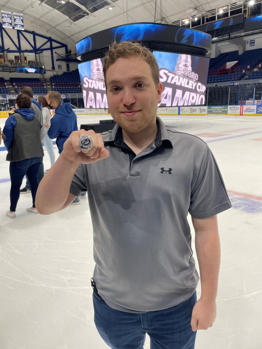 SUSportMgmt's tweet photo. So many of our @SyracuseU @SUFalkCollege students are gaining hands-on, real-world sport industry experience with the @SyracuseCrunch! https://t.co/TVcVQvtiCH