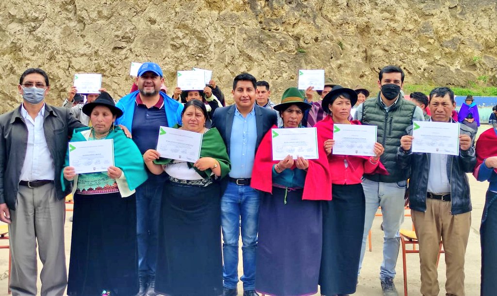 BUENAS NOTICIAS | ¡Fortalecemos las capacidades de nuestros productores! Realizamos la graduación de 22 promotores de la Comunidad de Aprendizaje de Bazán del cantón #Guamote, capacitados por el #MAG para fortalecer la Agricultura Familiar Campesina. #TrabajamosPorElCampo