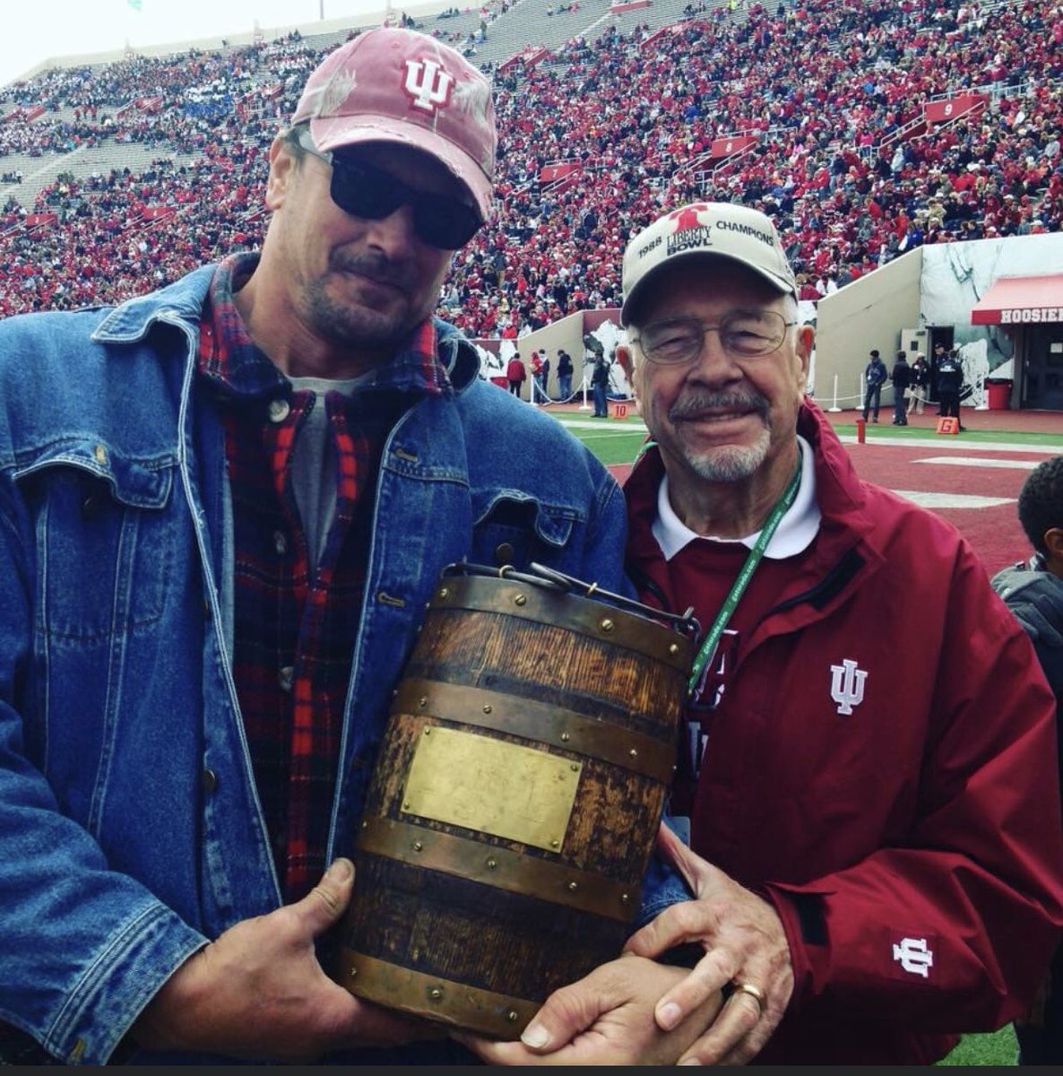 kbomba's tweet photo. My favorite Bucket pic of 2 of my all-time favorite Hoosiers. I can hear Coach Mallory’s booming voice talking about the significance of this game no matter what had transpired leading up to it. Pride in yourself, belief in your team, locked jaws & a lot of heart. #keepthebucket https://t.co/paw5ha5eCy