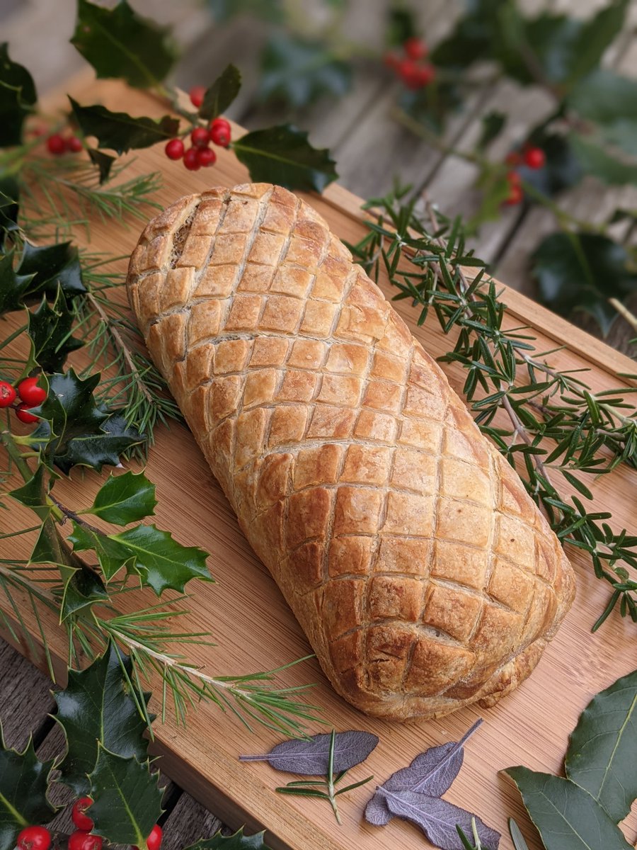 Nut wellingtons! 🎅🎄Classic nut roast with roasted nuts, cranberries and herbs wrapped up in a puff pastry case. 

These will be on sale from now until our last delivery of the year on the 23rd December.

Order here: kabalakitchen.co.uk/takeaways