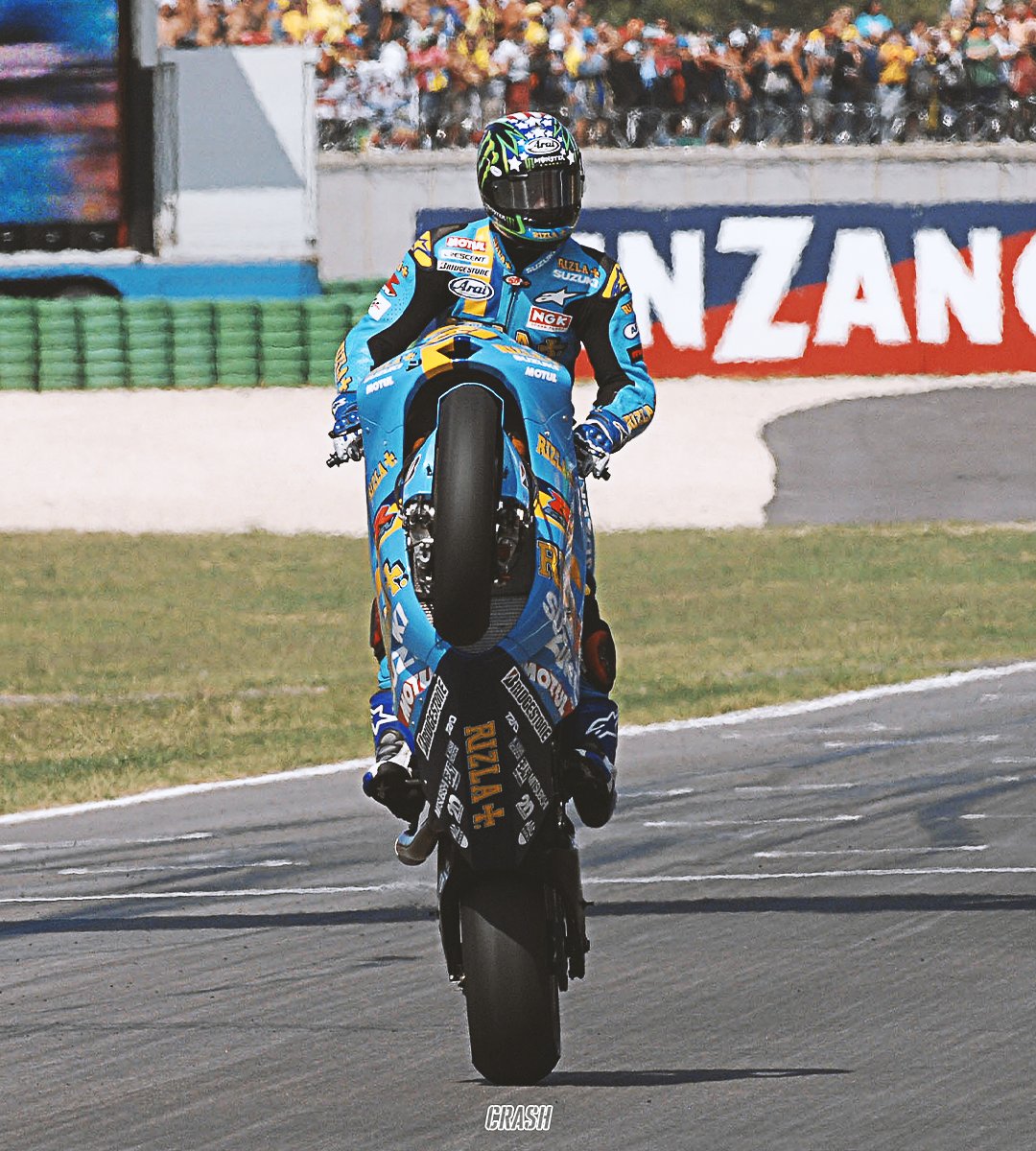 crash_motogp's tweet image. John Hopkins pulling stand-up wheelies, what a combination 😍

#MotoGP #WheelieWednesday