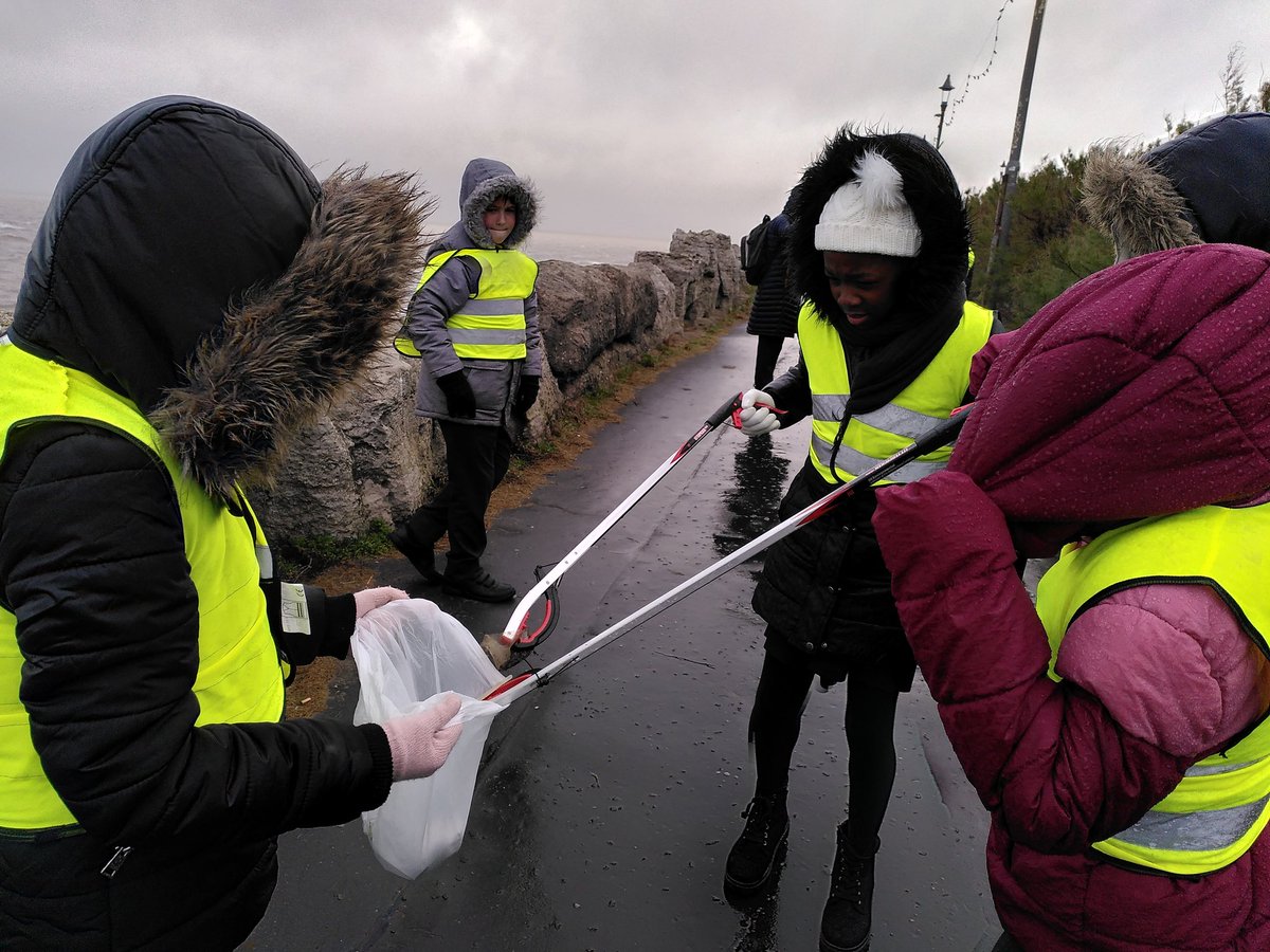 Litter picking at the beach in #blackpool with @coopnightingale #ecoclub #greeninfluencers creating social change and improving the environment for @iwill_movement #iwillweek!