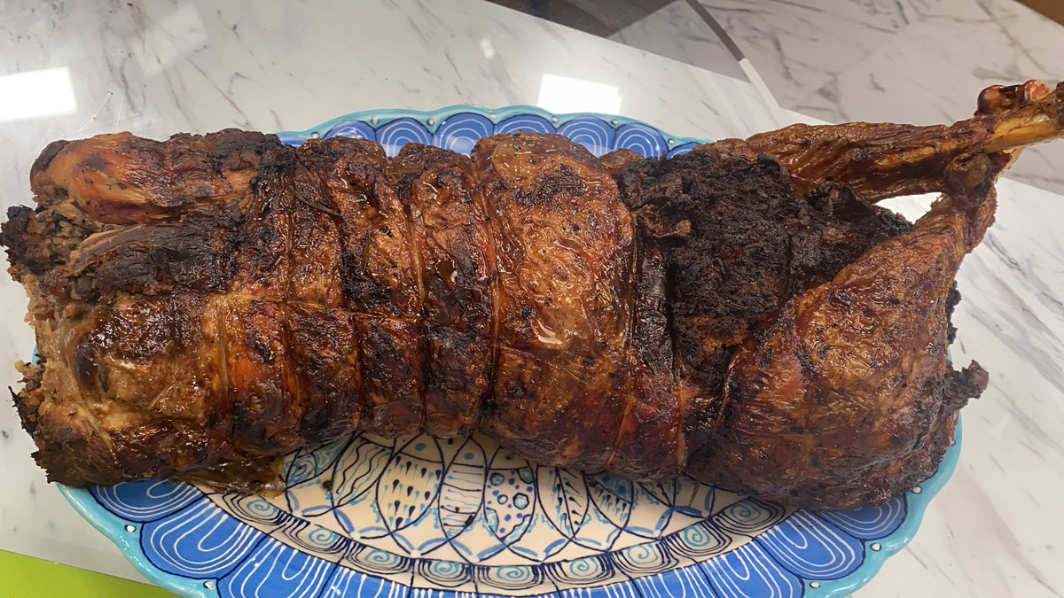 CookingWithComo's tweet image. Look. At. This. Turkey. 😍 #GoodDayDC