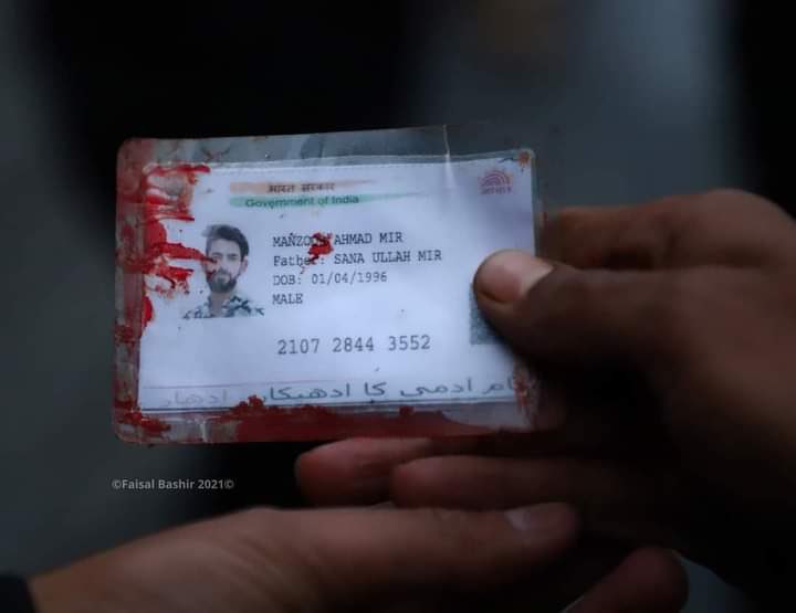 ButtAADIL5's tweet photo. Carrying Identity cards to identify unidentified bodies
#KashmirBleeds https://t.co/4kXneieKIu