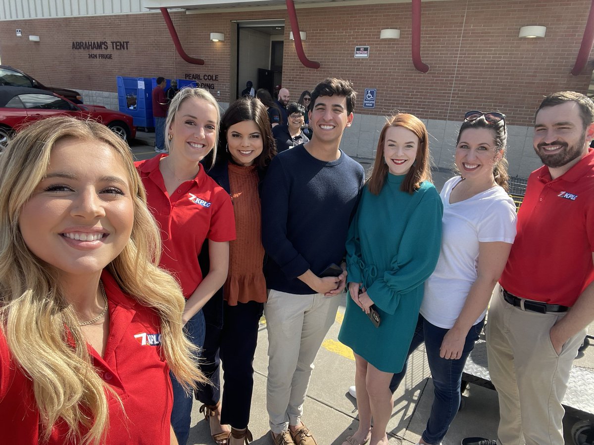 ARobinsonTVnews's tweet photo. Help us pack the tent! 

We’re at Abraham’s Tent, 2424 Fruge Street, for the Pack the Tent event accepting donations until 6:30pm! Come on out! https://t.co/wnCh29YoGD