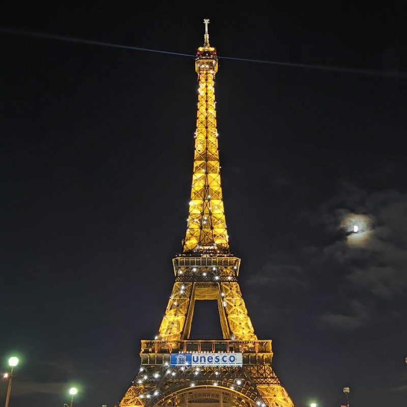 🇫🇷 L'@UNESCO, l'Organisation des Nations Unies pour la l'éducation, la science et la culture, fête ses 75 ans aujourd'hui ! Ce soir, je lui souhaite un très bel anniversaire à ma façon, unique au monde ✨ 🎉 #unesco75