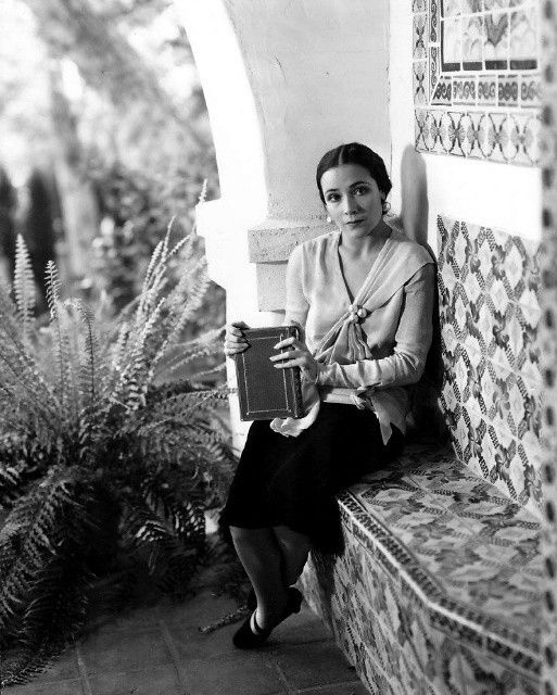 HRGpreservation's tweet photo. Meet one of Los Angeles’ newest Historic-Cultural Monuments, the Dolores Del Rio house in the Hollywood Hills. HRG prepared the application on behalf of the property owner.
⁠⁠
Current photo: HRG, 2020⁠⁠
Historic photo: Dolores Del Rio at home, c. 1928 (courtesy of owner)⁠⁠ https://t.co/b0zwnsKpJO