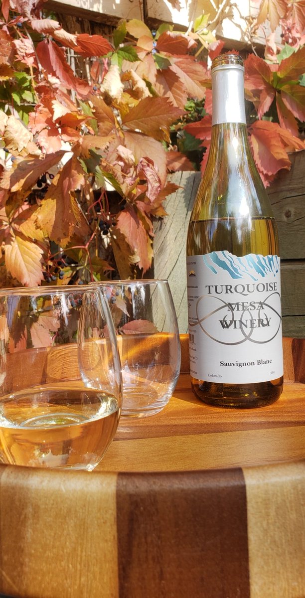 TurquoiseMesa's tweet photo. Stop by the winery and raise glass of wine or a mug of wassail to toast the weekend! https://t.co/8DT2DMM659