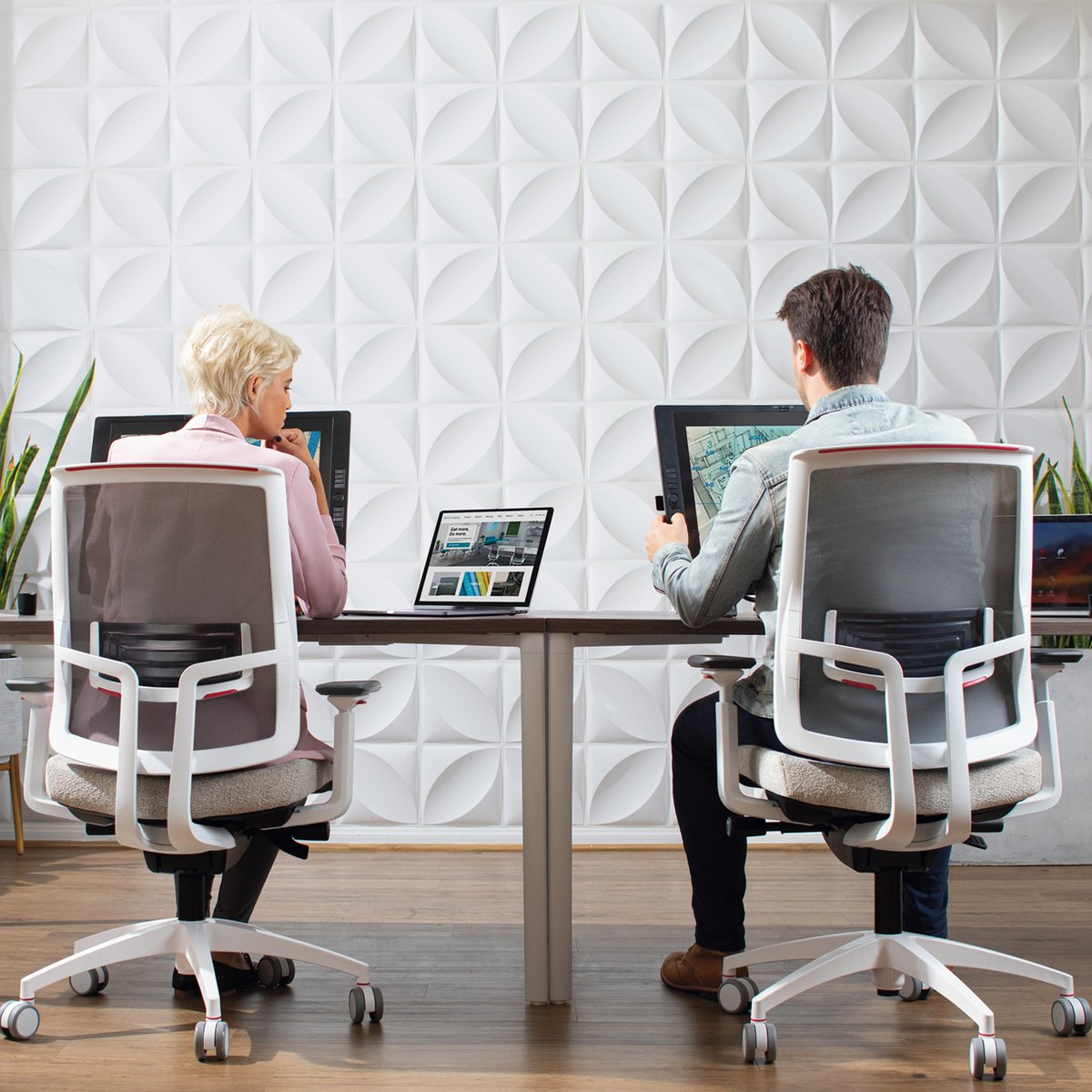 SitOnItSeating's tweet photo. Focus 2.0 is reimagined, redefined and ready to inspire a whole new generation. See more: https://t.co/0JGP3i5oaq #Updated #Upgraded #UpToAnyTask #Focus2.0 https://t.co/kBXr7Lh6Fz