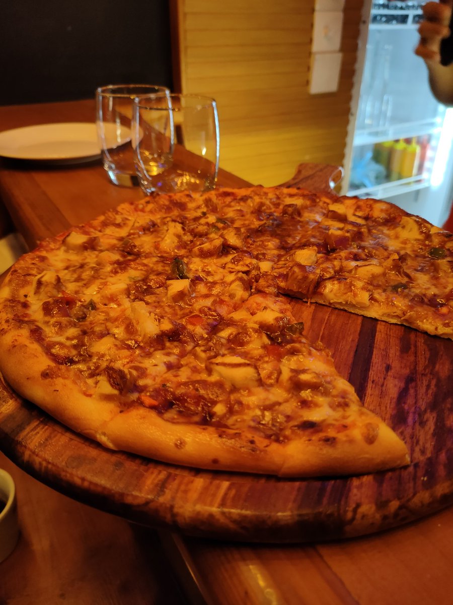 cheballoo's tweet photo. The Best pizza in town. 👌👌👌 @pizzakitchenmv https://t.co/AFYeTprOsy