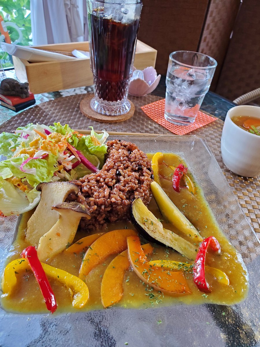 konbiniobachan's tweet photo. #上田めし
 食べ歩きパスポート初利用
 #fullm（フルム）
ちょっきり1000円でベジカレーセット
優しい味でフルーティー
今まで食べたことないカレー
階段あがって靴脱いで店内入ります https://t.co/cVUR0cSNz4
