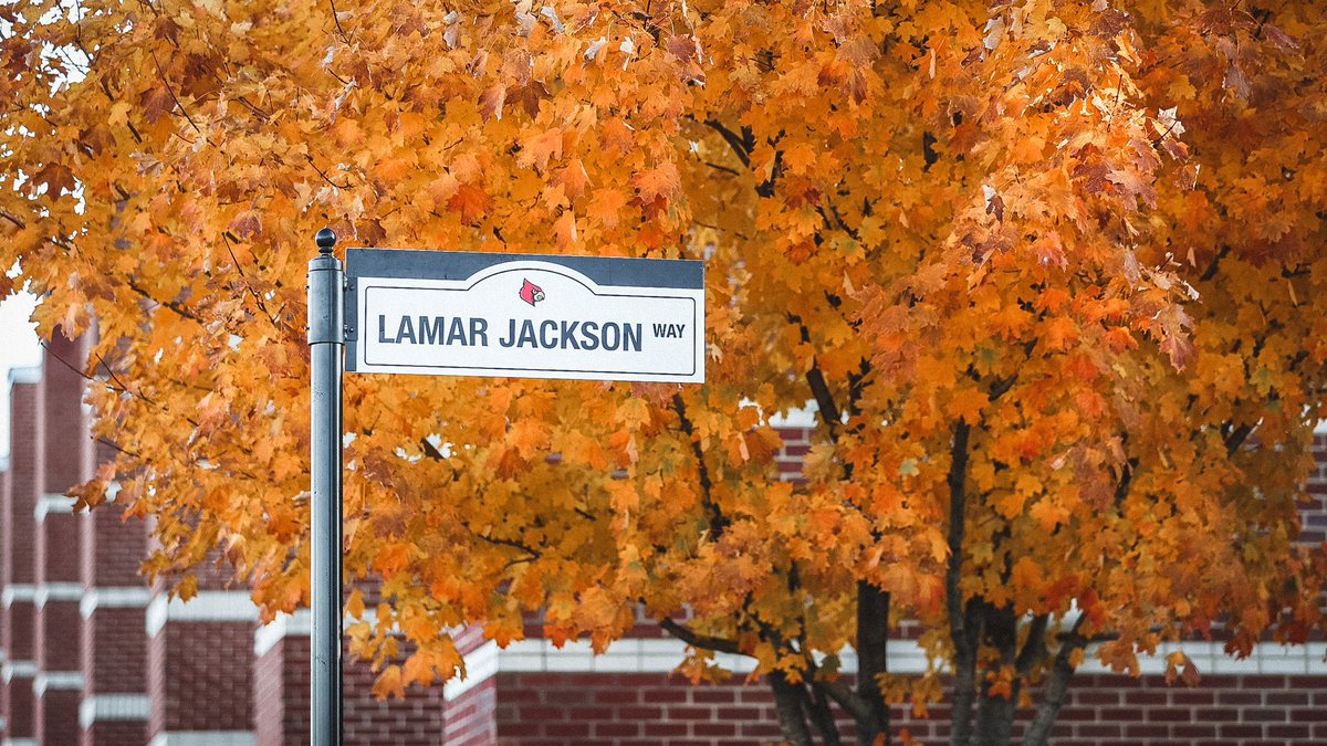 overtime's tweet photo. Louisville has named a street after Lamar Jackson in honor of his jersey retirement this weekend 🙌 @Lj_era8 (📸: @GoCards) https://t.co/lnR0wX2IJ1