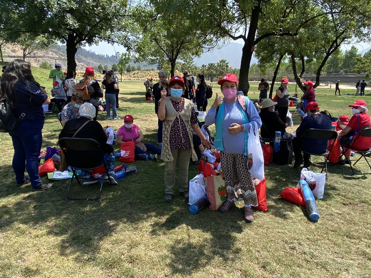 FESTIVAL DEL ADULTO MAYOR SALUDABLE 
Enriquecedora jornada saludable junto a adultos mayores de la #RMdeTodos con @vitacura_ y @eligevivirsano, en la que la seremi <a href="/caterodrigueza/">Cate Rodriguéz A </a> @camilamerinoc <a href="/jpguilisasti/">José P. Guilisasti</a> @pamemardonesd @macazarhi invitaron a volver a usar espacios públicos