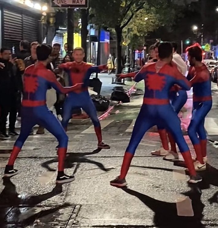 MacMallyMMA's tweet image. Ali Abdelaziz in a heated argument between 5 Twitter accounts he runs: