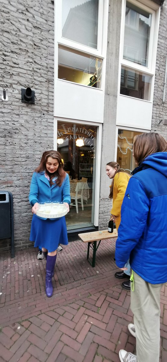 Klimaatzuster's tweet photo. Mocht vandaag voor het eerst een winkel openen: de immateriële cadeauwinkel! 💚 Tip: bezoek de Klarestraat 27a @gemeentearnhem @p_fokkelman 💚 #koopniks #doeispullenhonger #ontgroei #vierhetleven https://t.co/bGy13cj9kq https://t.co/BNJTiWnpJv