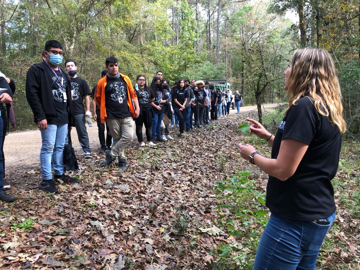 InfinityECHS's tweet photo. Learning on the nature trails at Lake Houston Wilderness Park. #TCOB #GoKnights #servicelearningday @newcaneyisd https://t.co/8U9DfnObMF