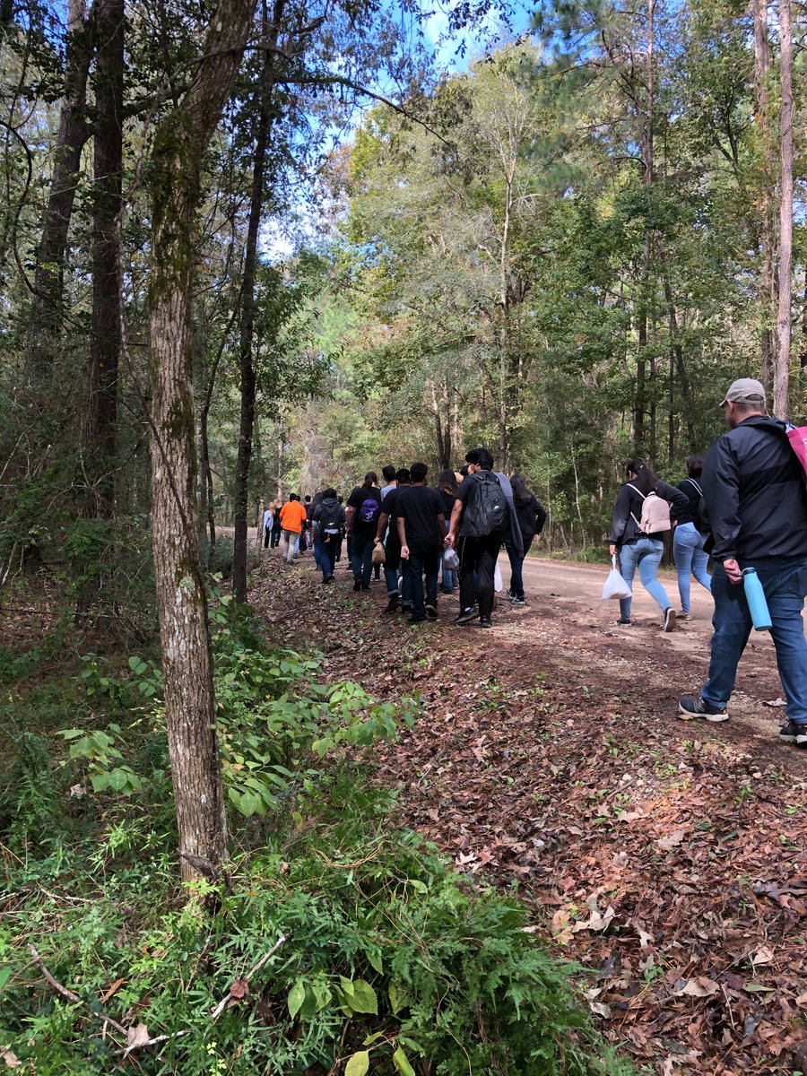 InfinityECHS's tweet photo. Learning on the nature trails at Lake Houston Wilderness Park. #TCOB #GoKnights #servicelearningday @newcaneyisd https://t.co/8U9DfnObMF