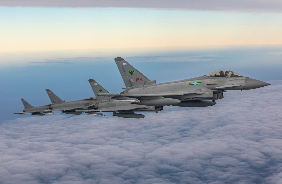Roberto_yeager's tweet photo. El "masivo" ejercicio #PointBlack de la #USAF sobre el #ReinoUnido #UK. Han participado 26 unidades de la #RAF (#Typhoon y F-35B #F35), de la #USAFE desde RAF Lakenheath (F-15E #F15) y otras directamente desde #EEUU #USA (B-52 #B52 y B-1B #B1B) https://t.co/opALluRtEX @REjercitos https://t.co/OyhO1tknQA