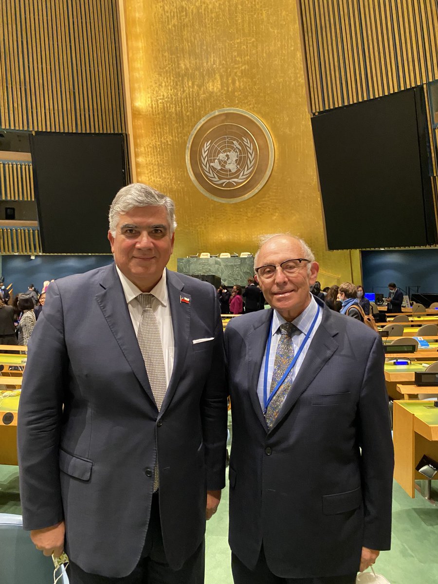 ChileONU's tweet photo. En @UN Profesor Claudio Grossman es electo a la Comisión de Derecho Internacional  #CDI para el periodo 2023-2027.  Obtuvo primera mayoria absoluta con 174 votos. Gracias por el importante apoyo de la comunidad internacional! https://t.co/sGxjvor9SR